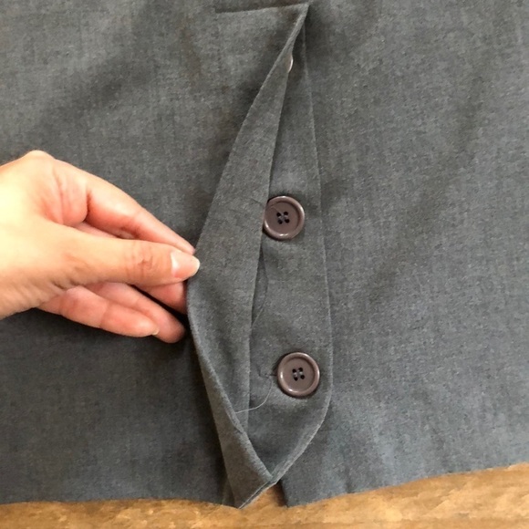 Skirt w/back buttons Size 12 - Picture 4 of 7